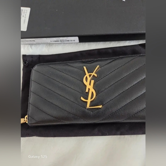 Yves Saint Laurent Cassandre Matelasse Zip Wallet In Grain De Poudre Leather - Picture 2 of 10